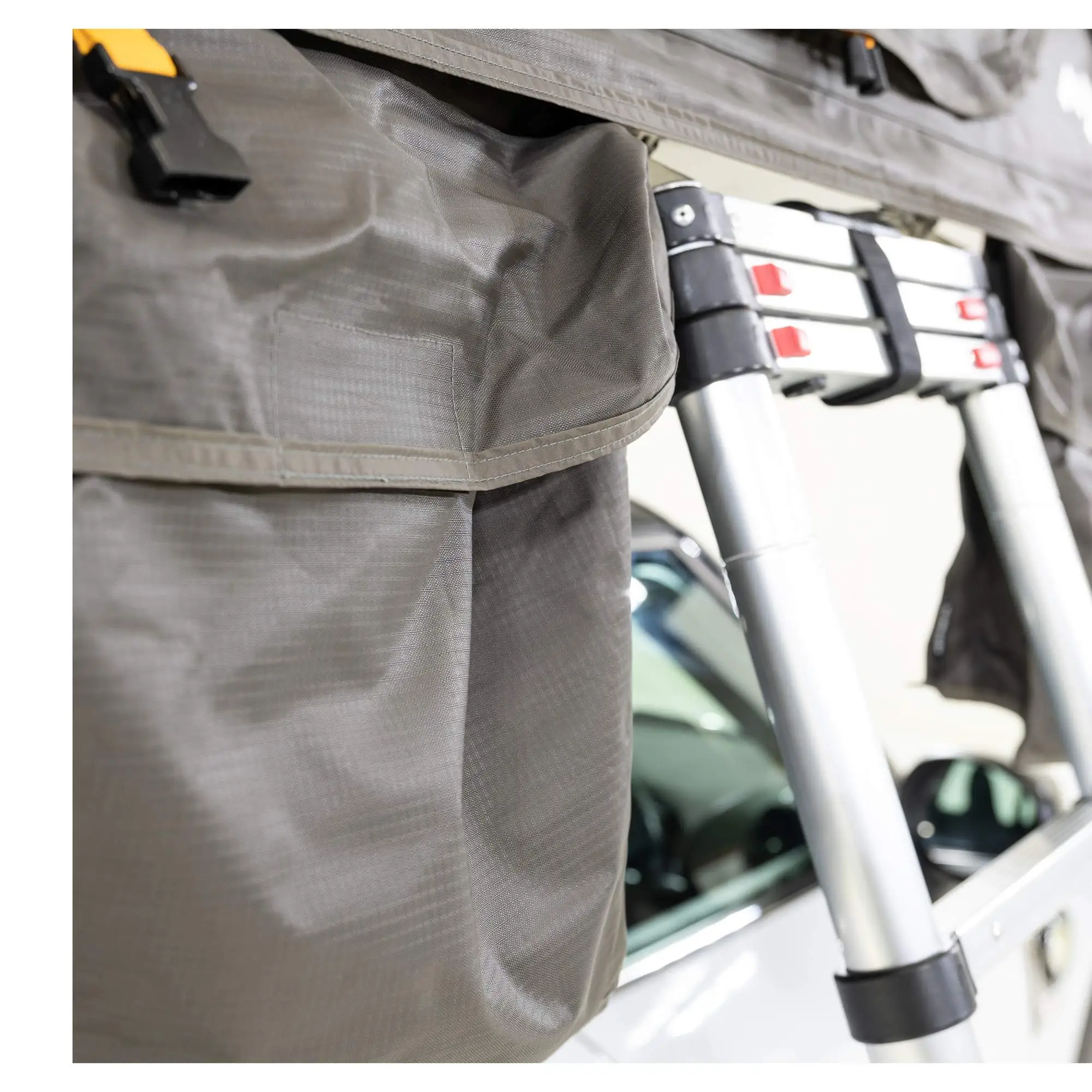 Dometic TRT 140 AIR Dachzelt | Leichtes, robustes Dachzelt für Camping und Abenteuer 14 Dometic TRT 140 AIR Dachzelt | Leichtes, robustes Dachzelt für Camping und Abenteuer – Bild 12